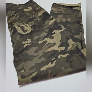 Women's High Rise Sculpting Skinny Soft Crop Camo Pants Size 21 #W-307